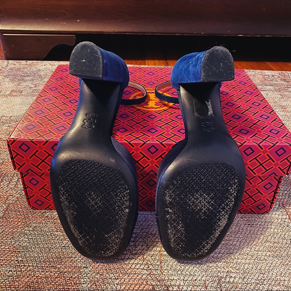Tory Burch ‘Rousseau’ Pumps - Picture 10 of 11